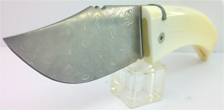 Cultella corsa lame acier damas et ivoire de phacochère avec blocage de lame Cultella corsa lame acier damas et ivoire de phacochère avec blocage de lame