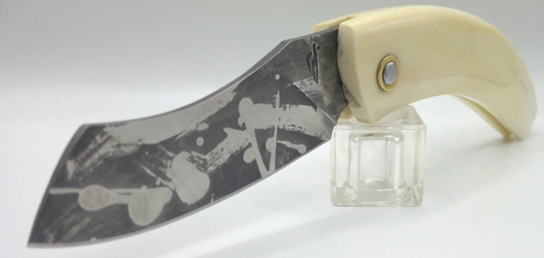 Cultella corsa lame acier 14c28, 3,0 mm et phacochère. De A Trombella Cultella corsa lame acier 14c28, 3,0 mm et phacochère. De A Trombella