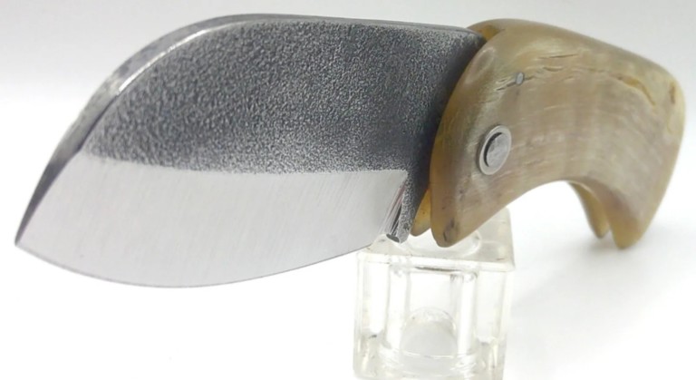 Couteau corse artisanal modèle déposé Corsican Bulldog deSKA Couteau corse artisanal modèle déposé Corsican Bulldog deSKA